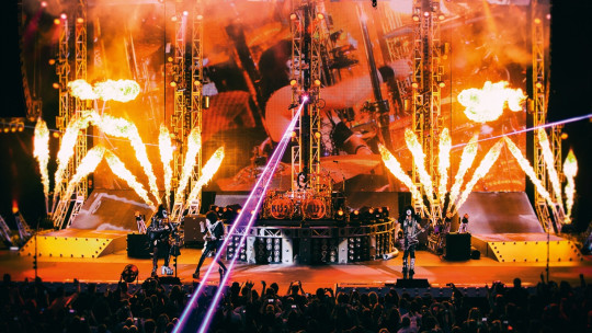 На единственный показ фильма-концерта «Kiss rocks Vegas» приглашает вологжан СИНЕМА ПАРК
